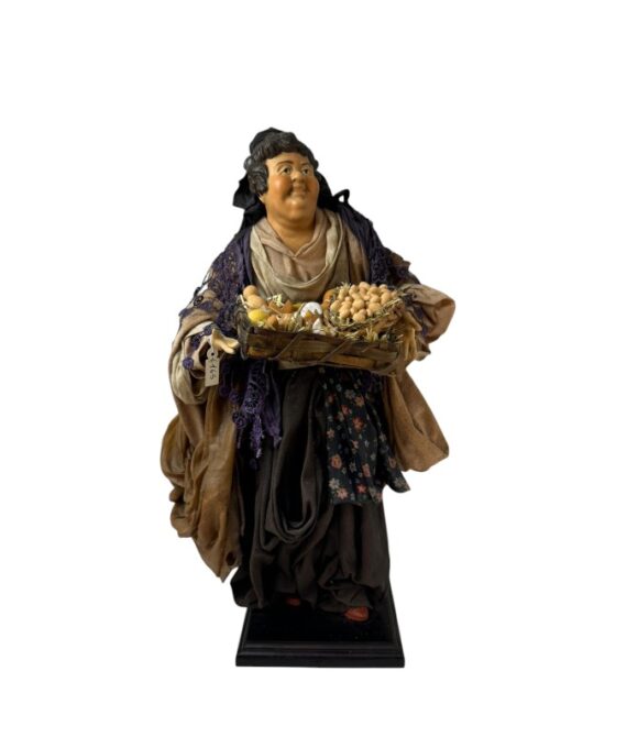 Donna con cesto in terracotta vestita 40 cm