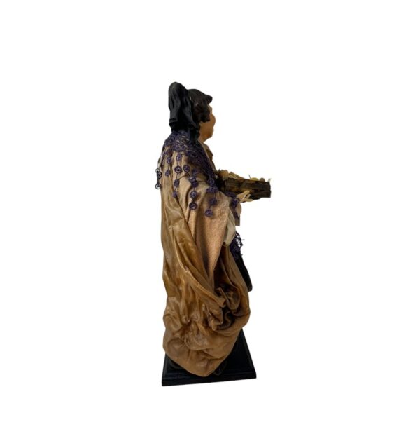 Donna con cesto in terracotta vestita 40 cm - immagine 2