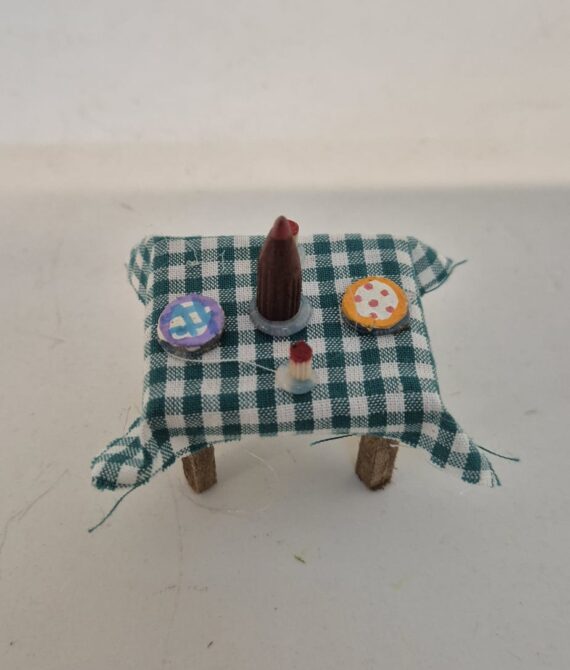 Tavolo con tovaglia 2/26