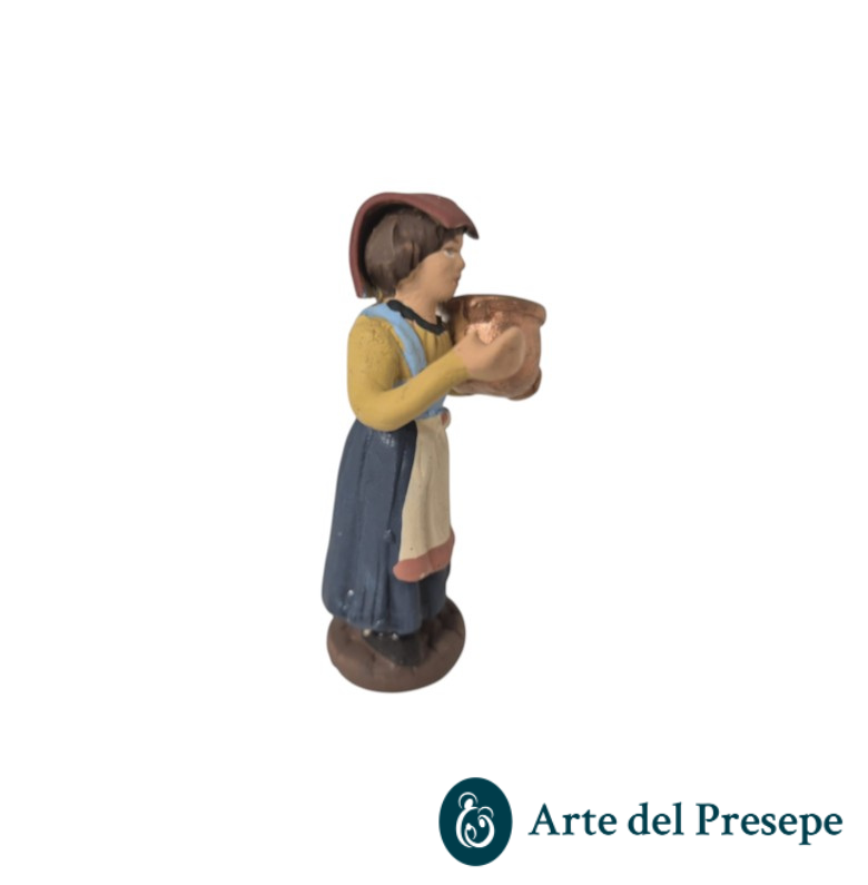Donna con tovaglia in testa e pentola in braccio in Terracotta da 7cm 174/26 - immagine 4