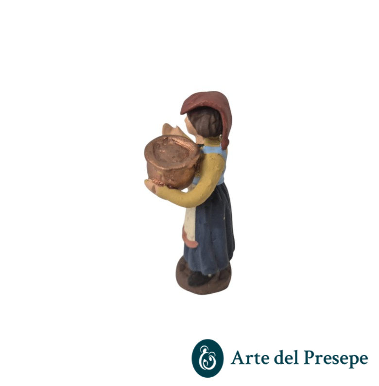 Donna con tovaglia in testa e pentola in braccio in Terracotta da 7cm 174/26 - immagine 2