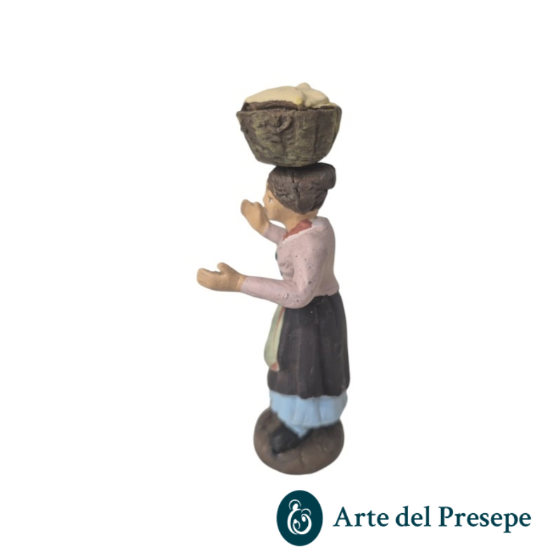 Donna con cesta in testa in Terracotta da 7cm 210/26 - immagine 2