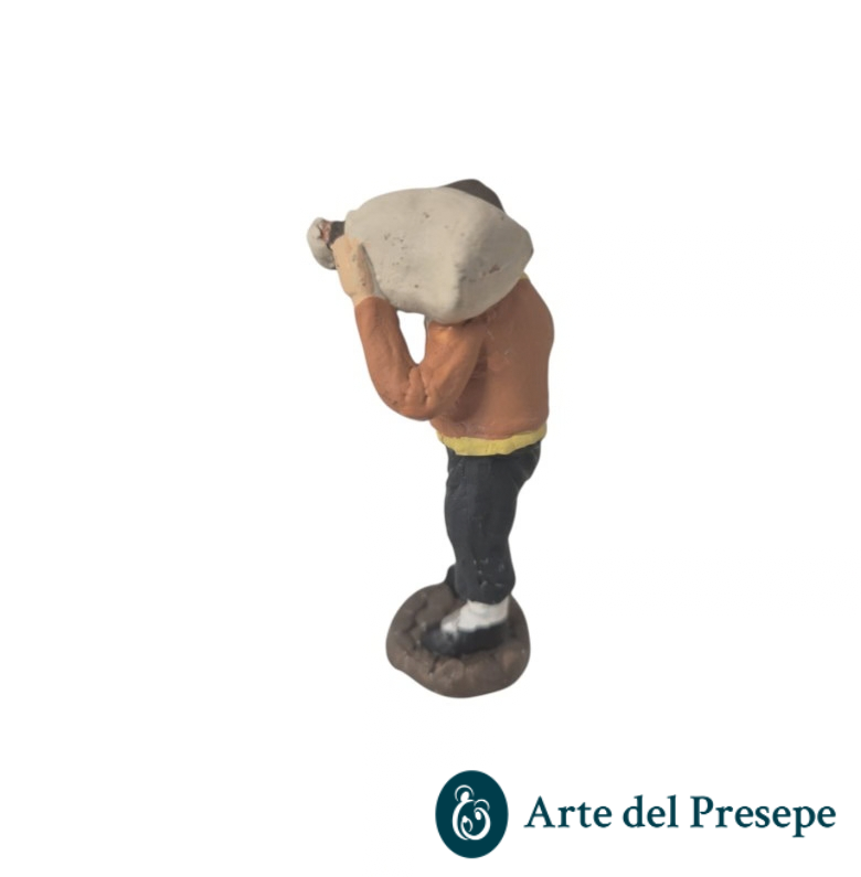 Uomo con sacco in Spalla in Terracotta da 7cm 211/26 - immagine 2