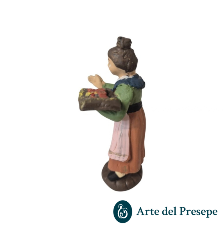 Donna con vassoio di frutta in mano in Terracotta da 7cm 212/26 - immagine 3