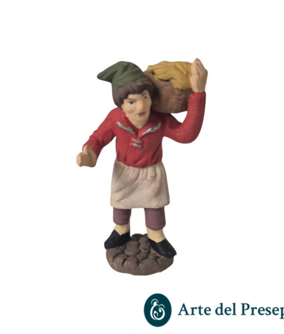 Fornaio con cesta di pasta fresca in spalla in Terracotta da 7cm 215/26