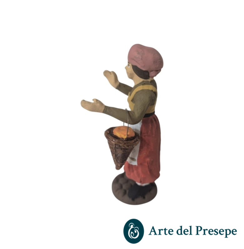 Donna con fascina in mano in Terracotta da 7cm 218/26 - immagine 2