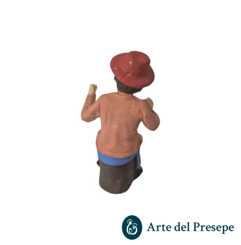Uomo seduto su tronco in Terracotta da 7cm 219/26 - immagine 2