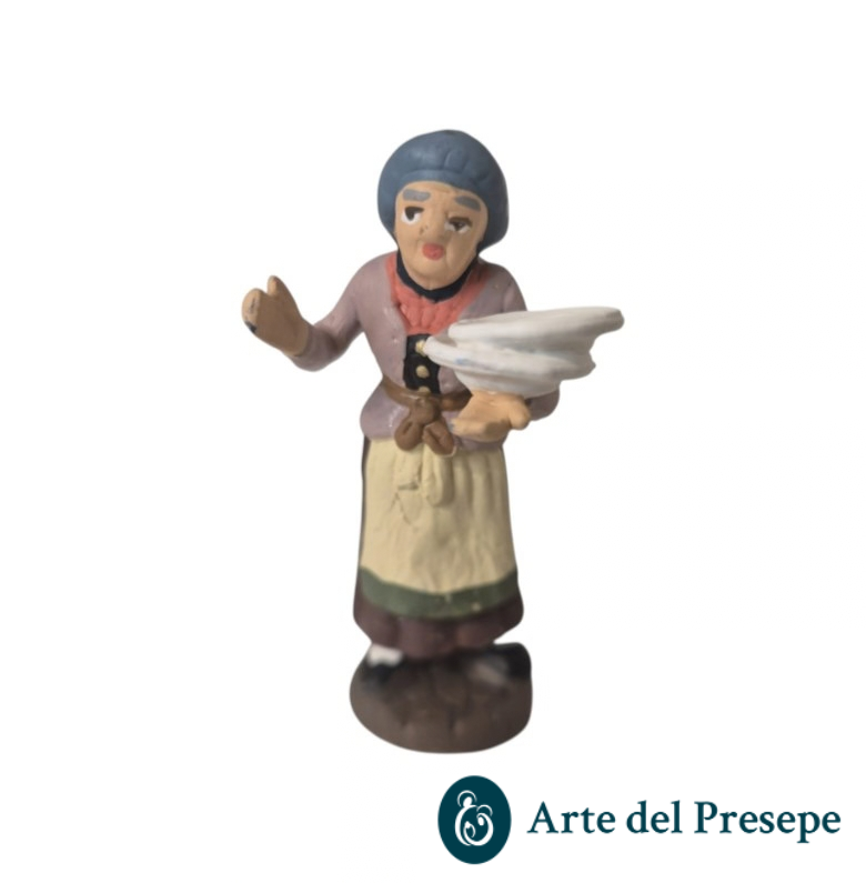Donna con piatti in mano in Terracotta da 7cm 220/26